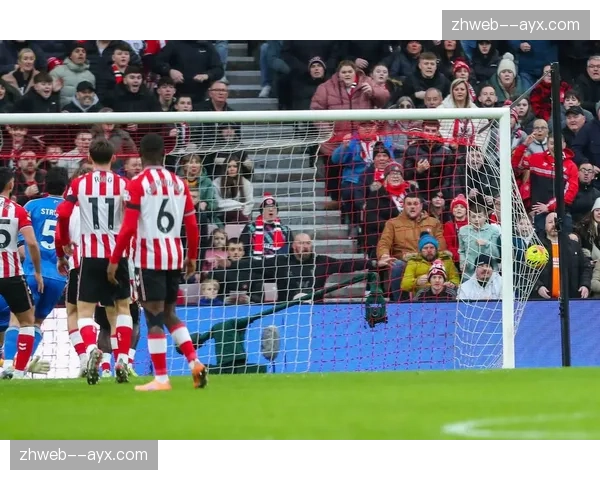 桑德兰防守端漏洞较多 被维拉多次利用边路传中得分致失球